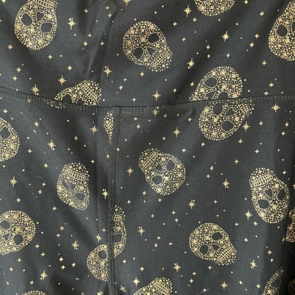 Torrid Performance Core Crop Active Legging With Side Pockets gold skull size 5 - Picture 7 of 9